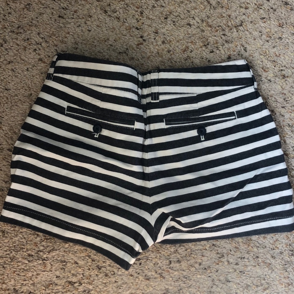GAP Striped The 3rd Short - Picture 3 of 3
